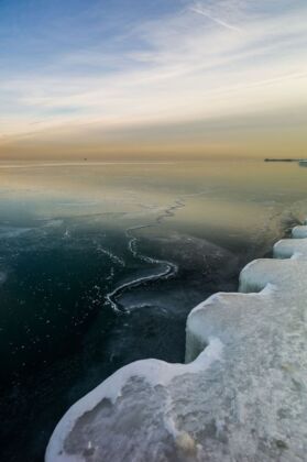 L1001128 jpg frozen belmont harbor