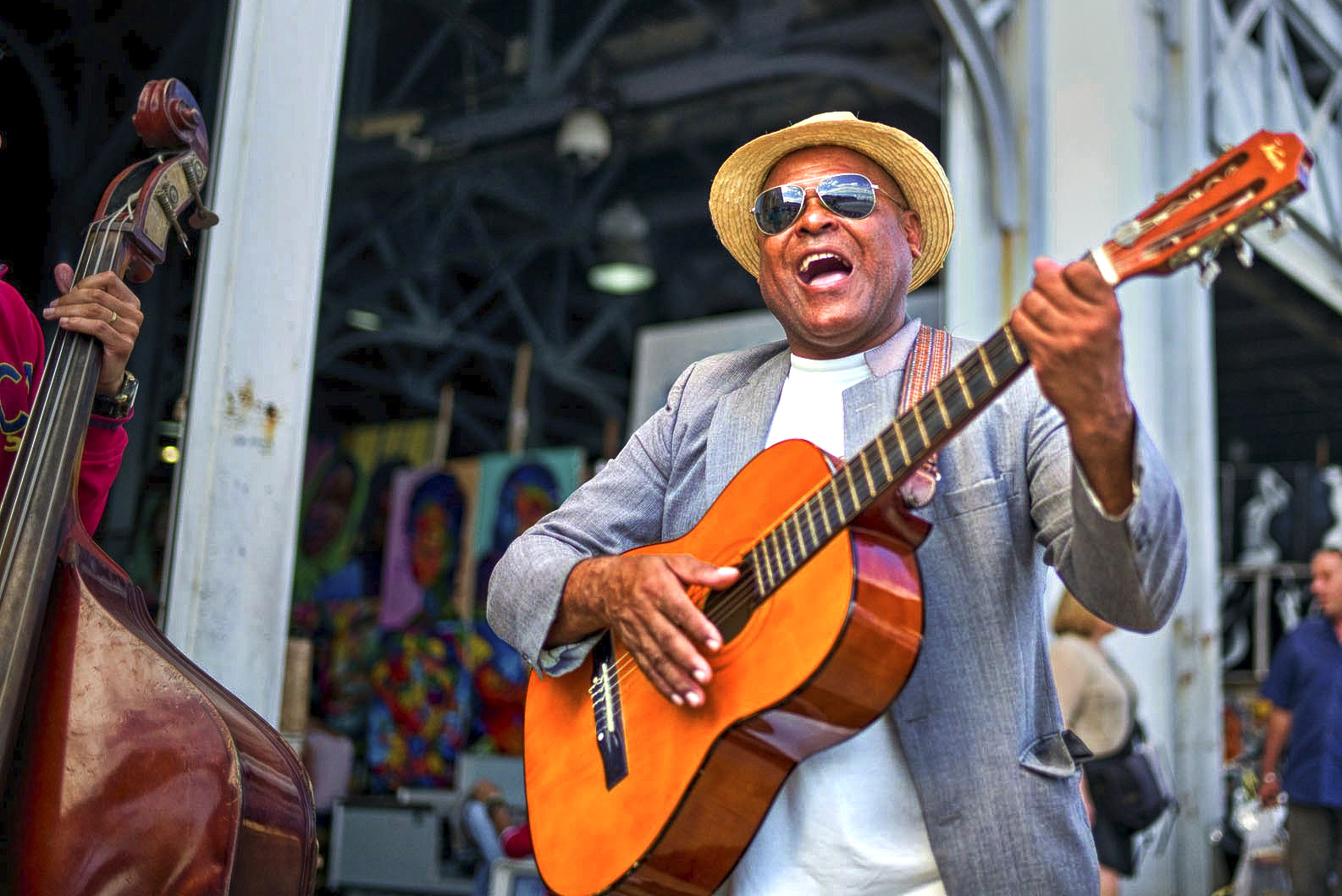 A waterfront market guitarist