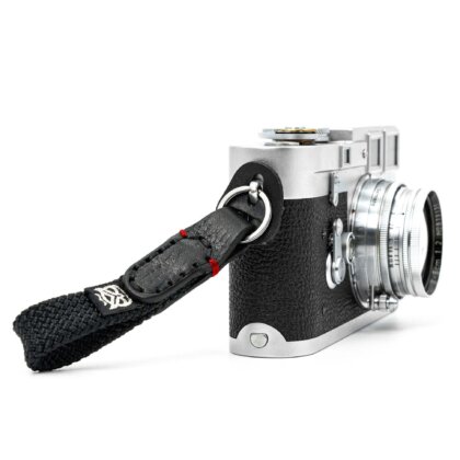 Keychain thumb black with red accent