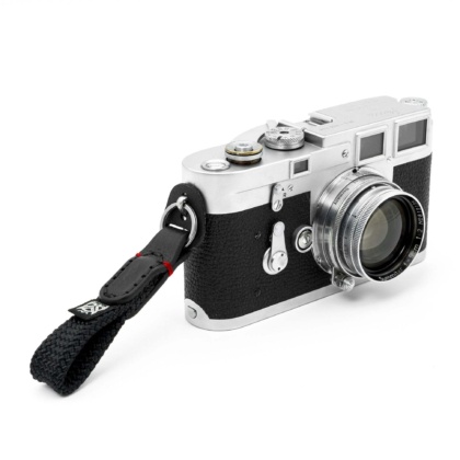 Keychain thumb black with red accent 2