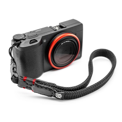 Wristloop black with red accent 2