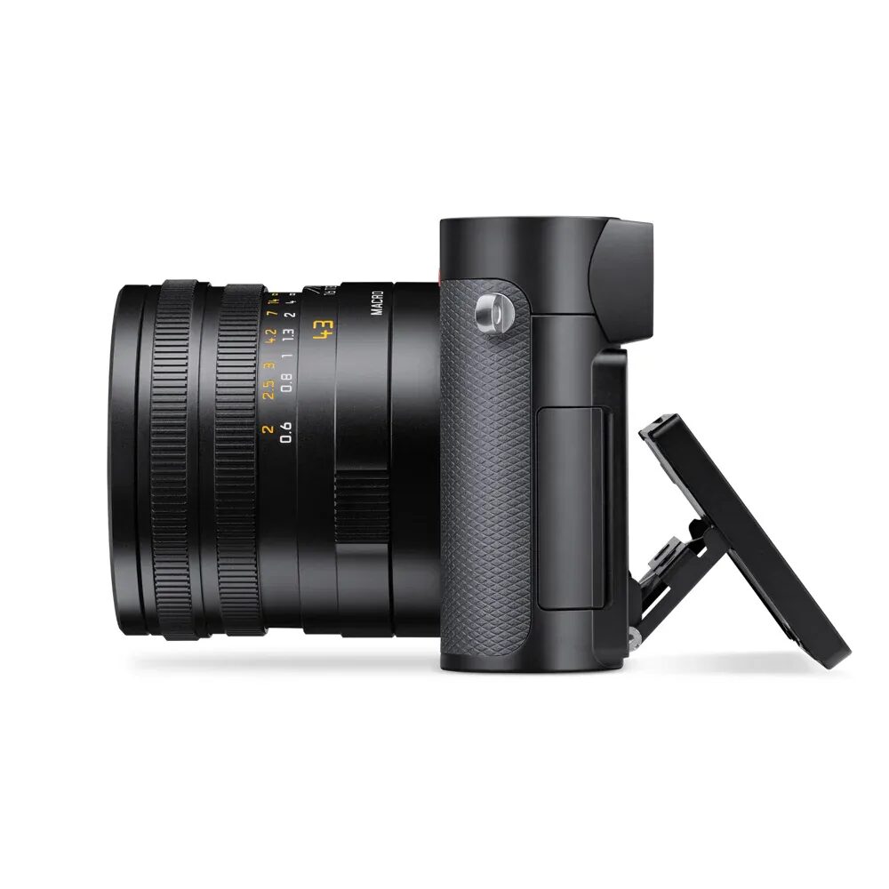 19084 Leica Q3 43 left monitor open 1024x1024 jpg