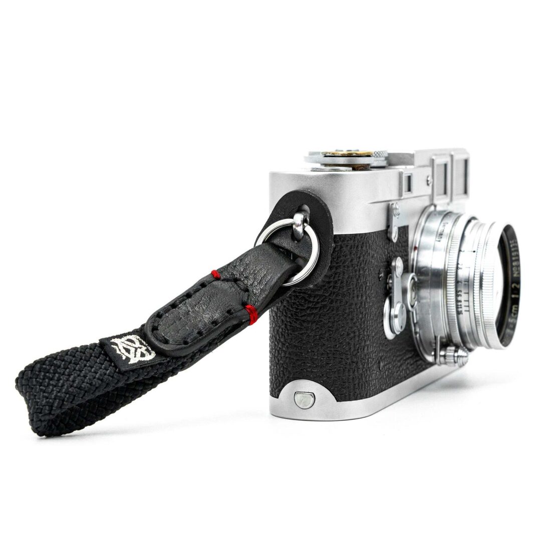 Keychain thumb black with red accent