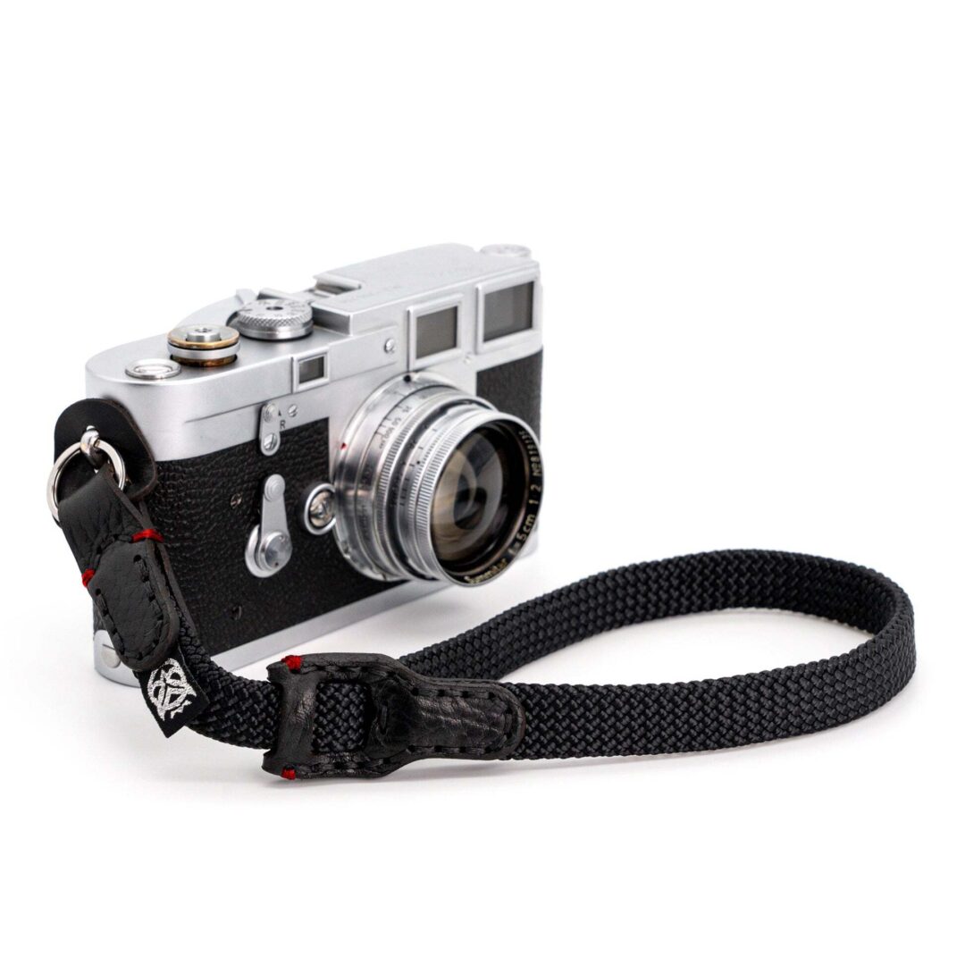 Wristflex adjustable black with red accent