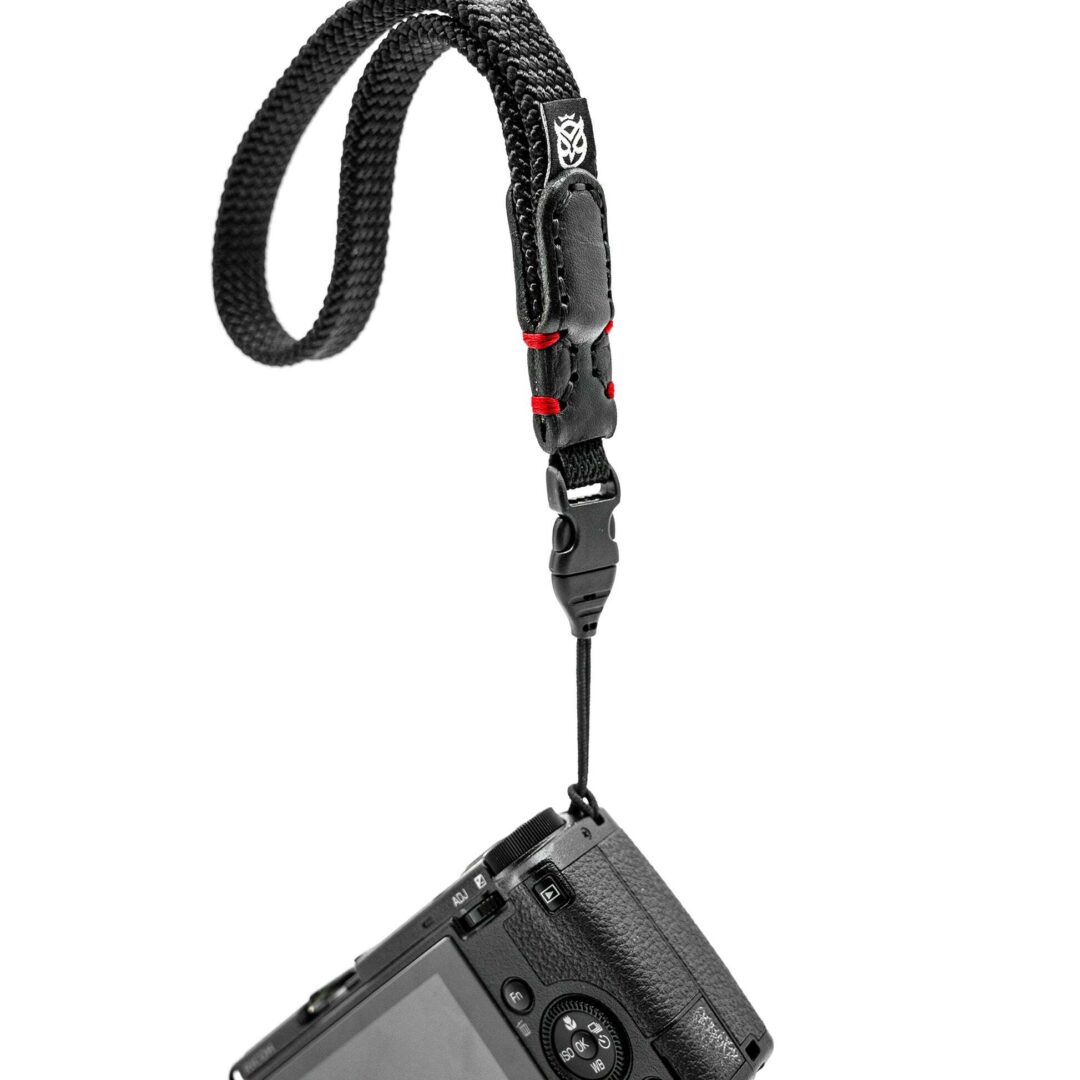 Wristloop black with red accent 4